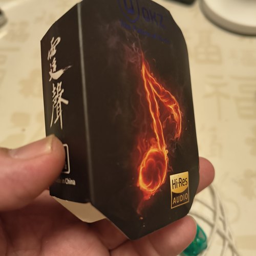 出口品牌外形奇特尼龙线材的翡翠绿和琥珀黄复古有线耳机时尚外观