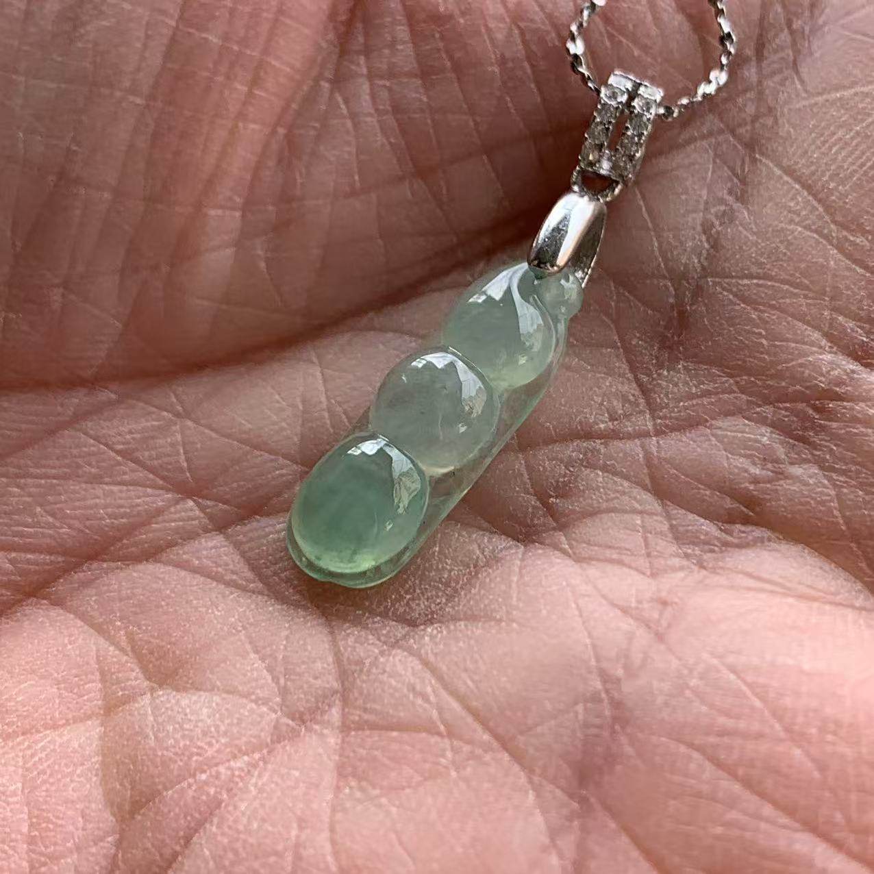 缅甸天然A货翡翠起光冰种浅绿色四季豆子S925银扣头项链一物一证