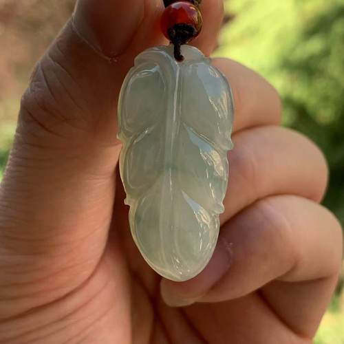 缅甸A货翡翠吊坠淡蓝色叶子挂件