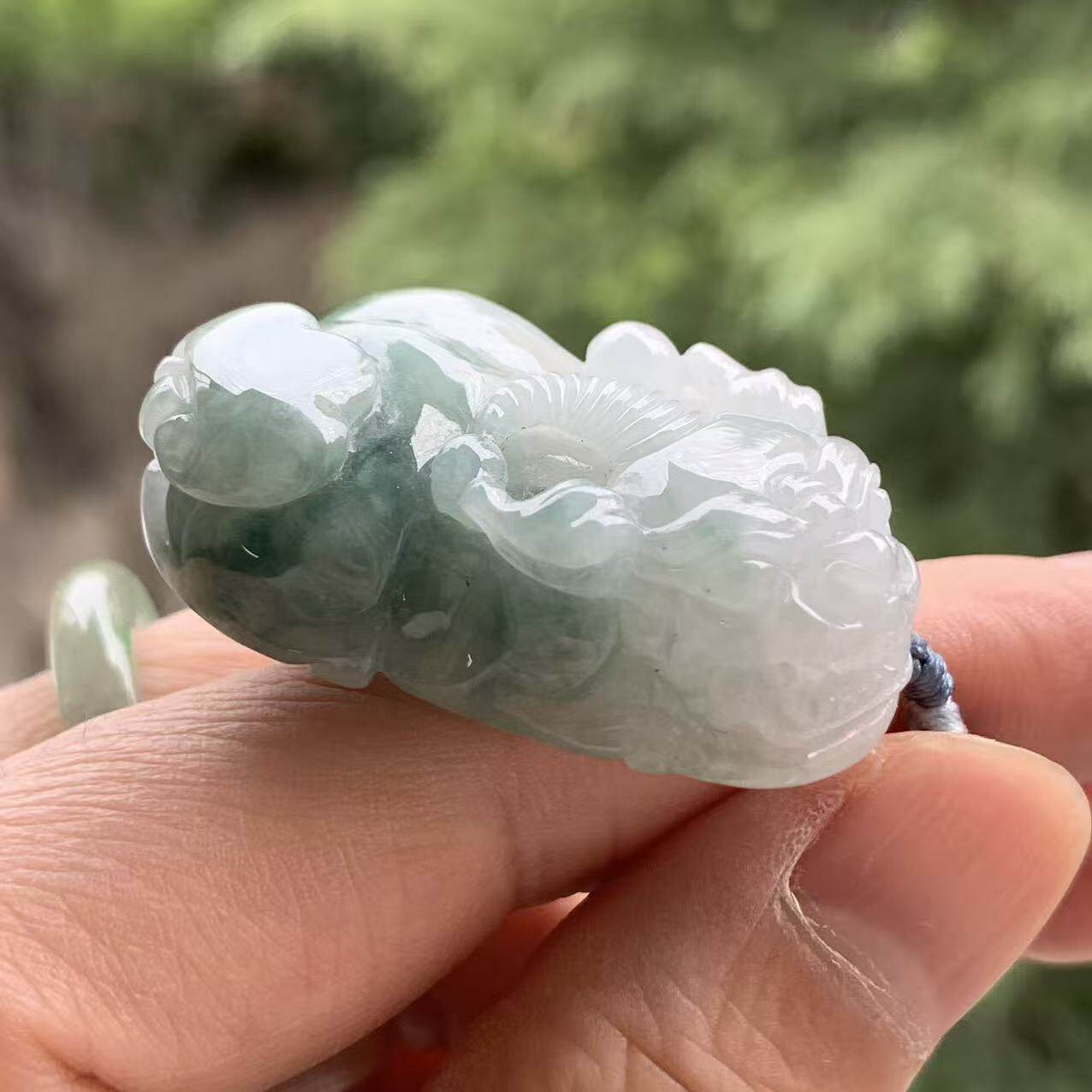 缅甸A货翡翠吊坠淡蓝色平安扣