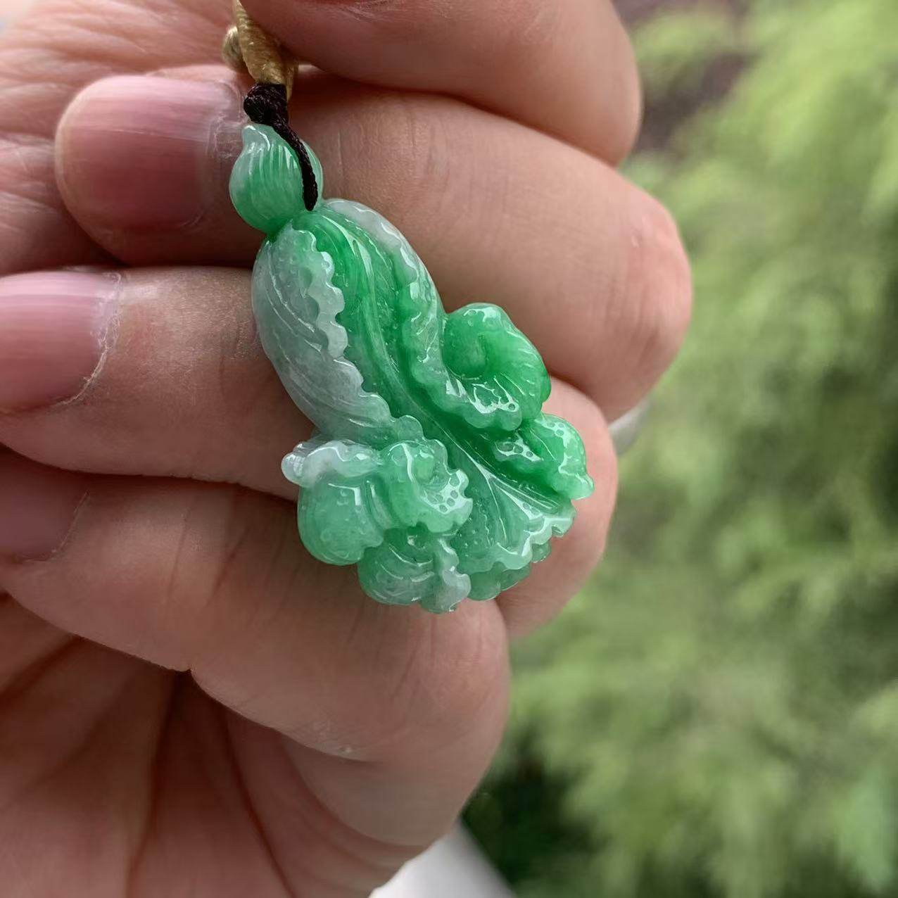 缅甸玉缅甸天然A货翡翠吊坠正阳绿辣绿白菜吊坠百财挂件一物一证