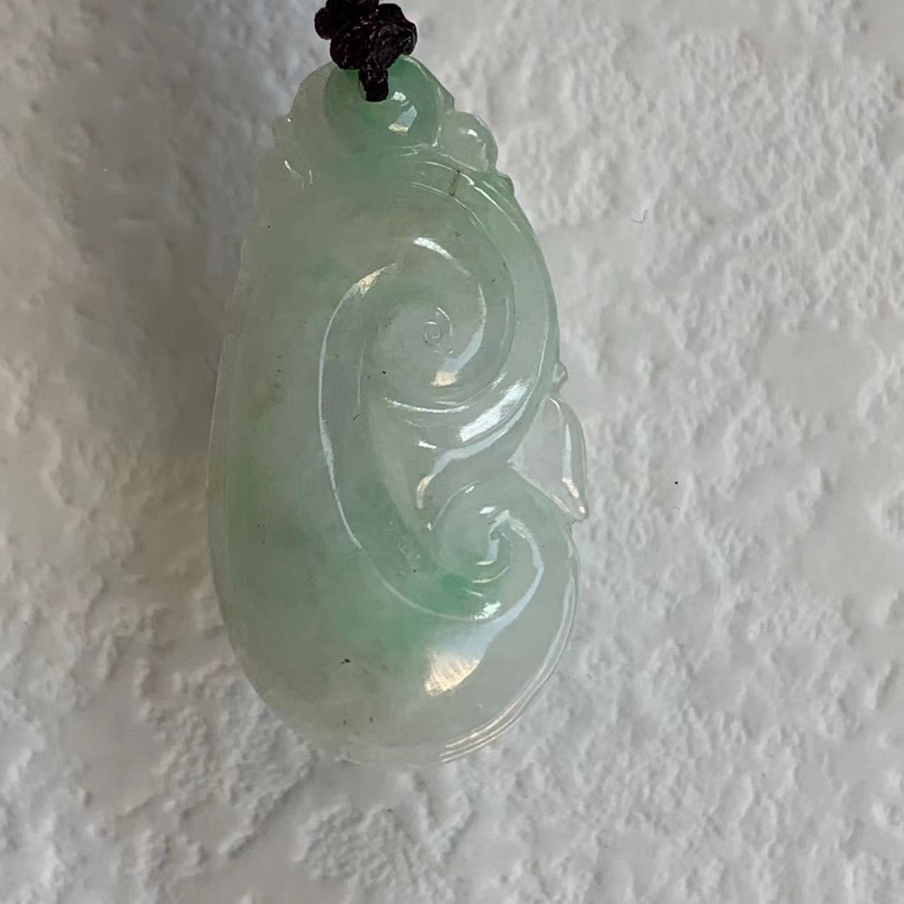 缅甸翡翠吊坠如意白色绿色飘花