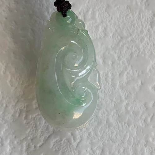 缅甸翡翠吊坠如意白色绿色飘花