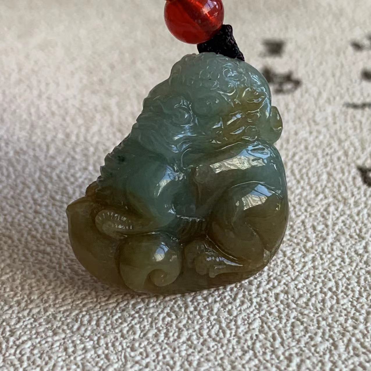 缅甸翡翠A货吊坠黄翡狮子挂件