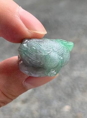 缅甸玉缅甸A货翡翠糯冰黑色乌鸡飘阳绿三脚金蟾吊坠摆件一物一证