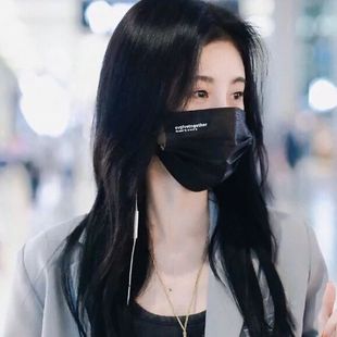 ev鞠婧祎同款一次性口罩王嘉尔张云雷明星同款口罩三层字母口罩