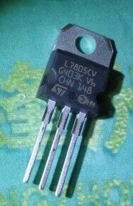 L7805CV [原装进口 7805 ST厚片] 5V 三端稳压 TO-220 1.5A