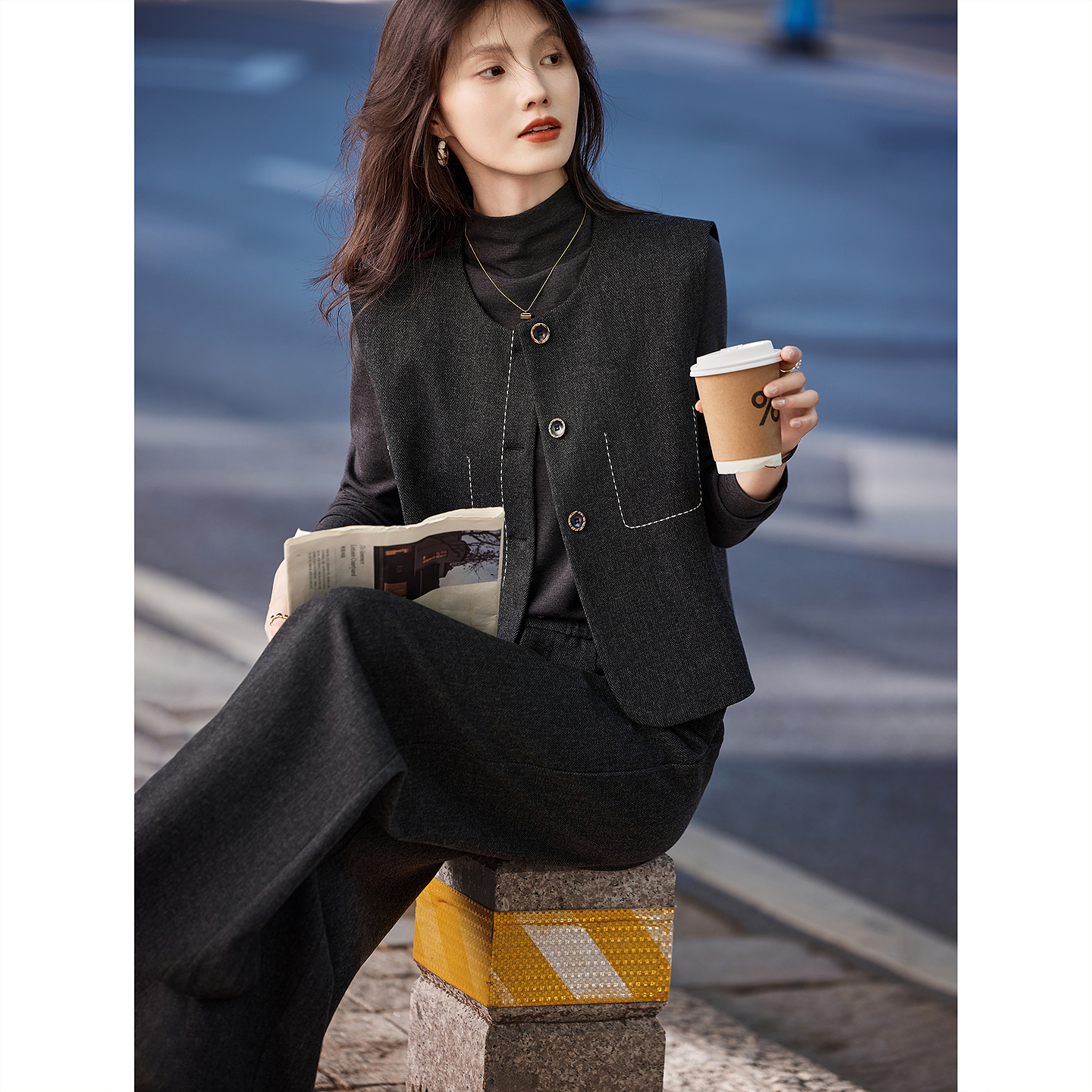 苏醒的乐园通勤气质无袖马甲女装2025冬季新款打底衫长裤三件套装