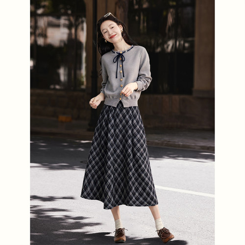 苏醒的乐园含绵羊毛针织开衫格纹半裙套装2025新款冬季女两件套