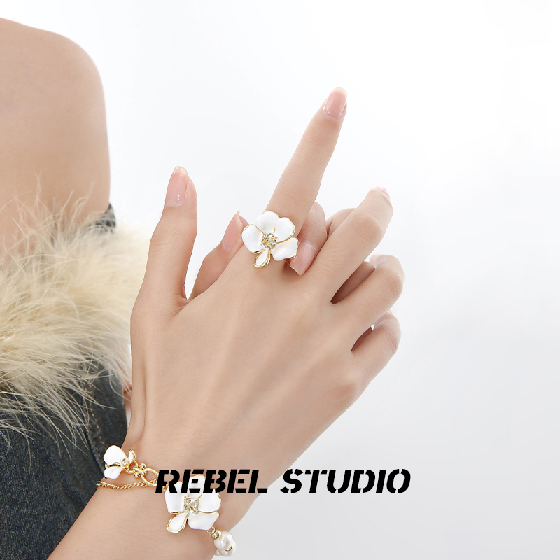 rebelstudio白色花朵开口戒指