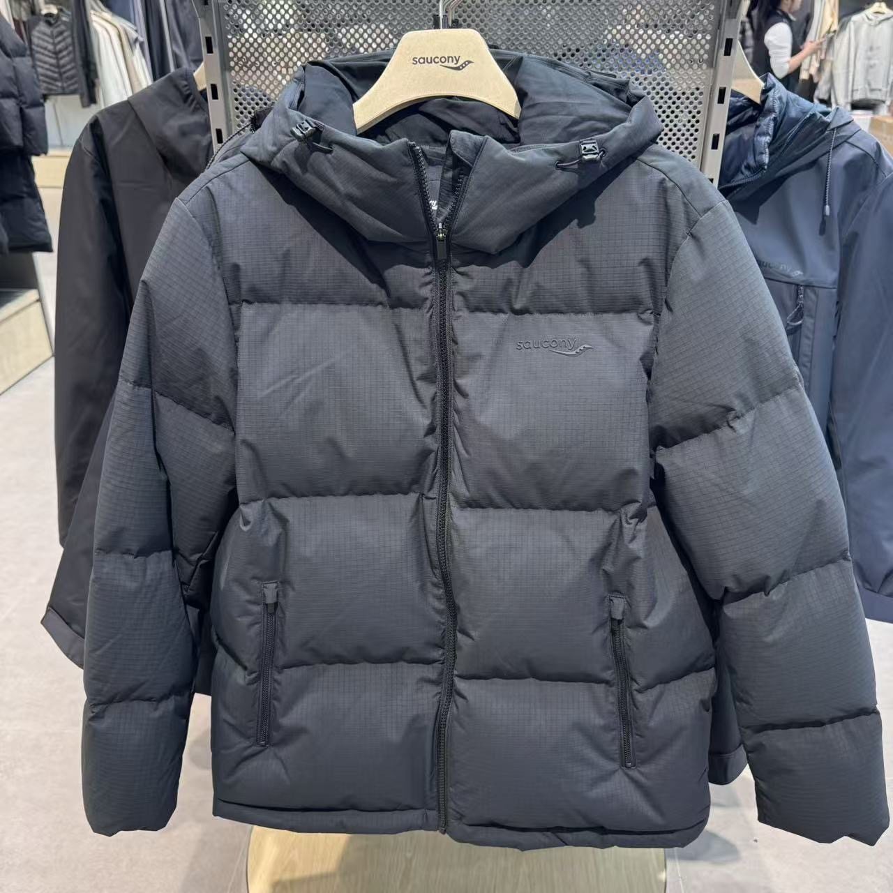 Saucony索康尼2025冬男款户外运动休闲连帽羽绒服外套SO2250DJ01L