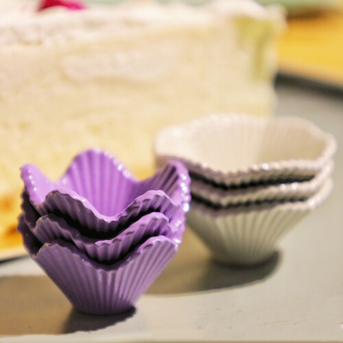 微缩迷你bjd娃屋小布6分食玩西式仿瓷草莓浮雕碟花形百折纹沙拉碗