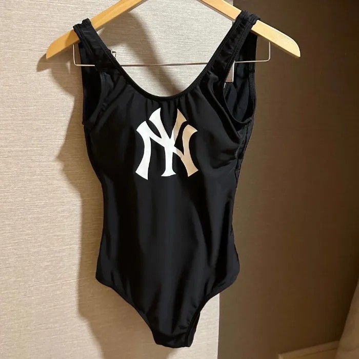 2025新款连体泳衣女款新款游泳短裤平角专业显瘦温泉运动黑色泳装