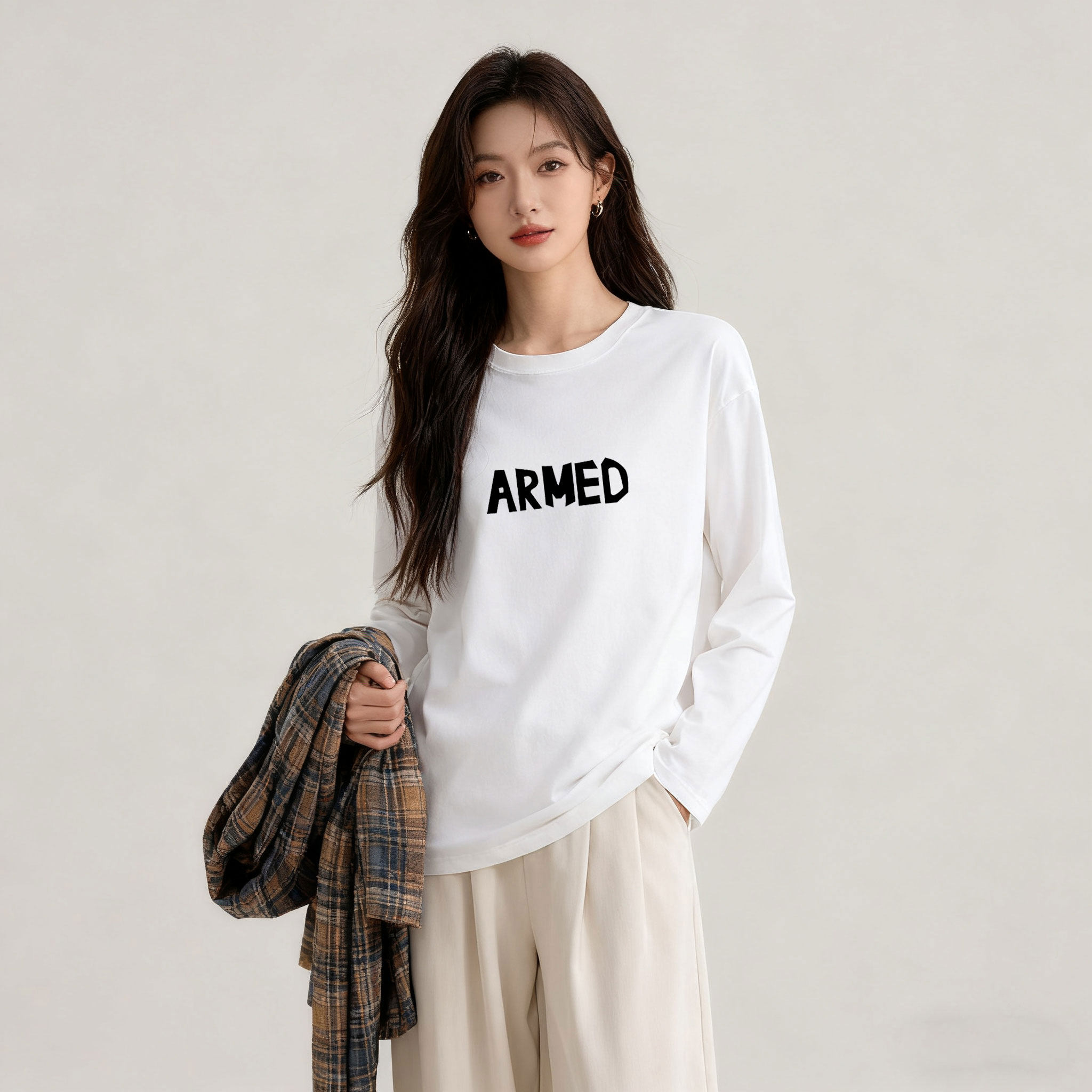 纯棉百搭长袖白色t恤女圆领春秋内搭打底衫宽松大码体恤简约上衣