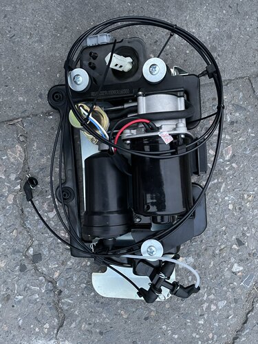 适配凯迪拉克赛威 SLS XT5 ATS别克凯雷德 减震器打气泵 充气泵