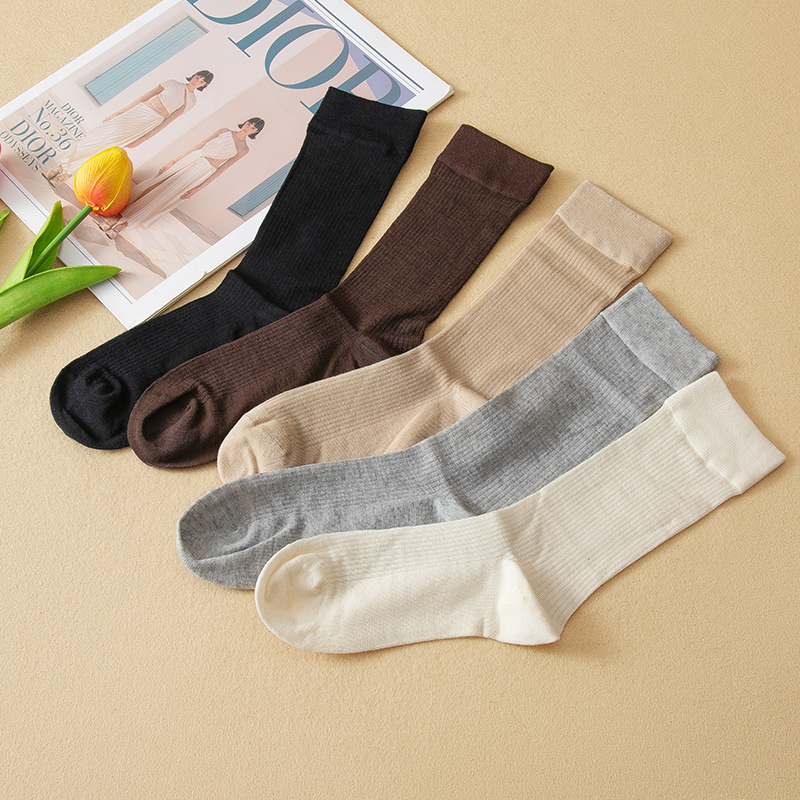 蛮文 品质日单 山羊绒+莫代尔 时髦好穿坑条微压显瘦中筒袜 3G016