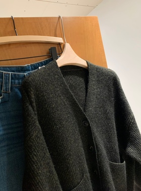 颜色绝了 韩系气质大v领单排扣花纱墨绿毛衣外套开衫秋冬女