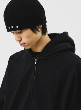 韩国代购24F/W Cubic Stud Beanie (2color) 设计师铆钉冷帽桶帽