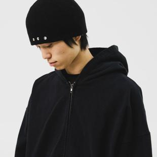 韩国代购24F/W Cubic Stud Beanie (2color) 设计师铆钉冷帽桶帽