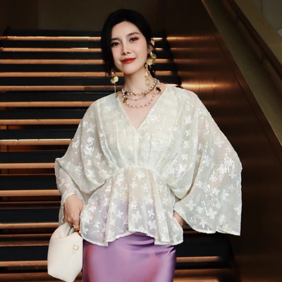 复古V领珠片绣花蝙蝠袖雪纺衫女