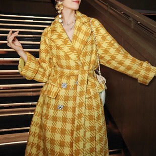 鹅黄色千鸟格高级羊毛亮丝粗毛呢法式轻奢系带收腰双排扣长款大衣