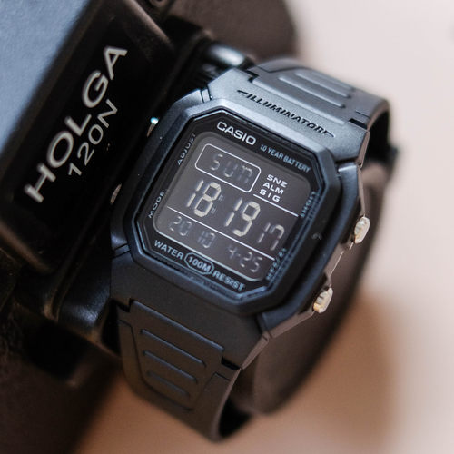 正品卡西欧CASIO方块电子运动中性男女学生手表防水W-800H-1B全黑