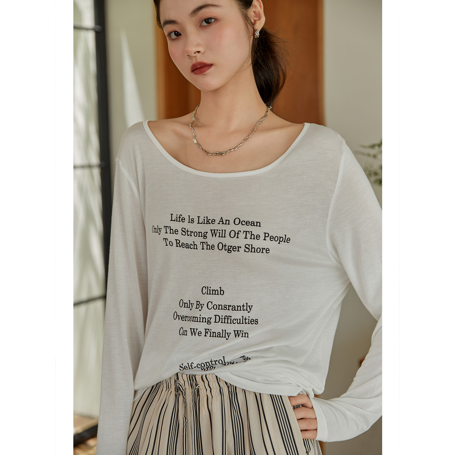 微胖大码女装2024春季新款胖mm显瘦百搭设计感镂空长袖字母t恤