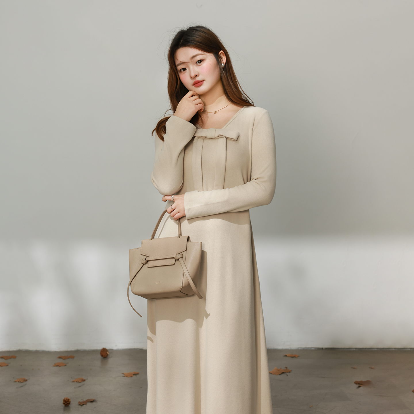 大码百分百女装微胖mm冬季正肩收腰显瘦V领蝴蝶结打底连衣裙