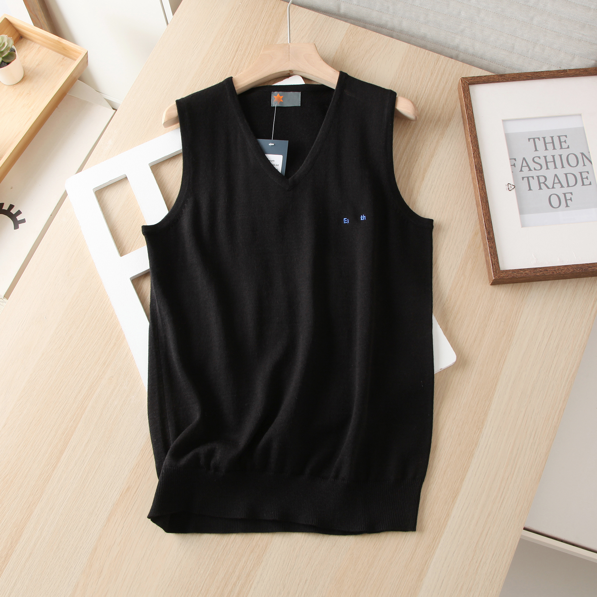 羊毛混纺无袖V领针织衫