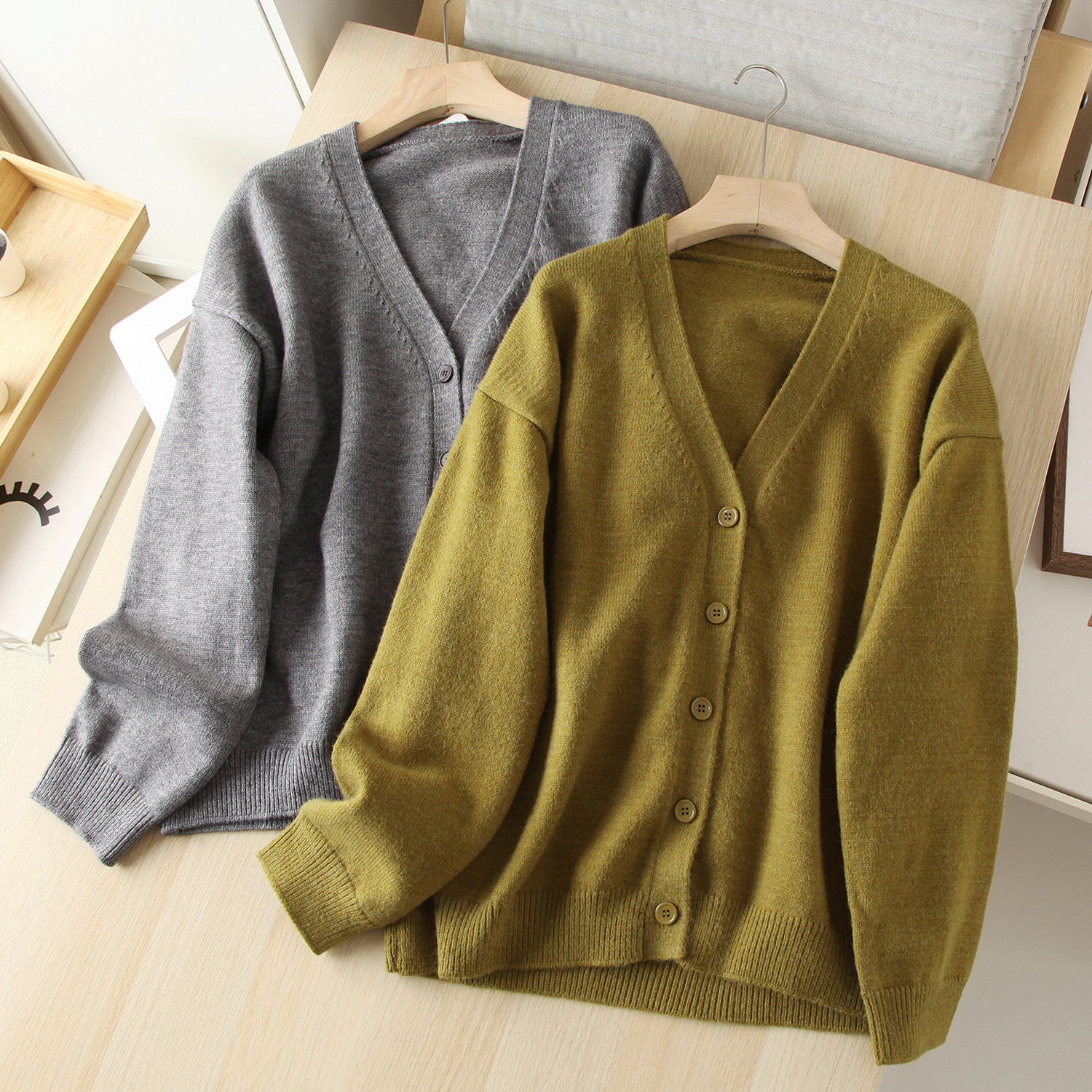 V领单排扣宽松针织开衫毛衣外套