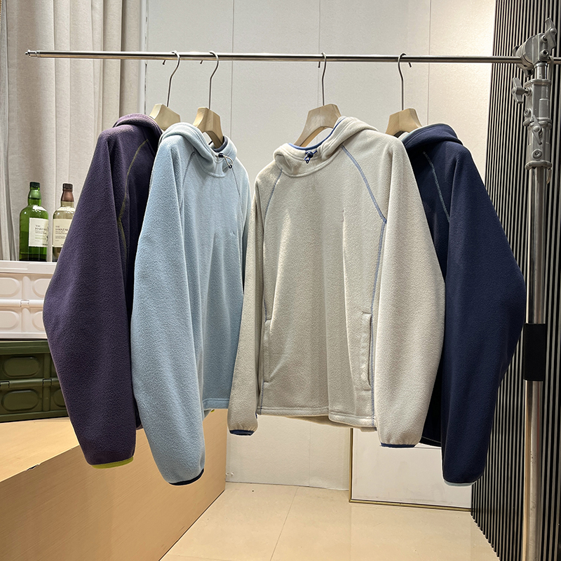 休闲连帽山系保暖抓绒衣