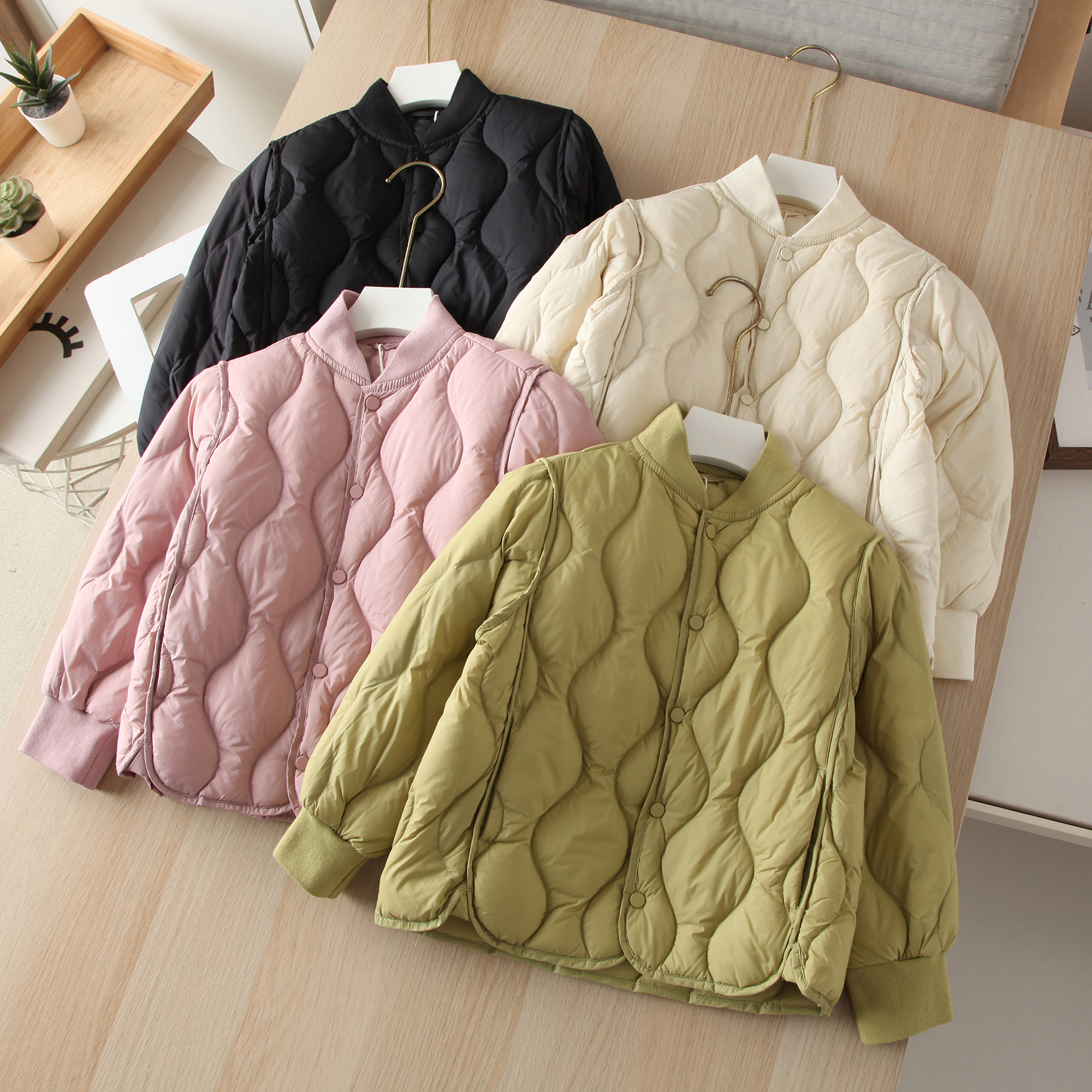 压格轻薄棒球领鸭绒服