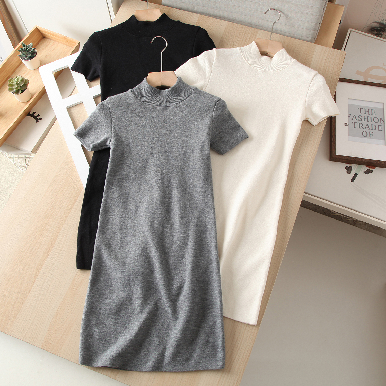 修身收腰微包臀针织裙连衣裙