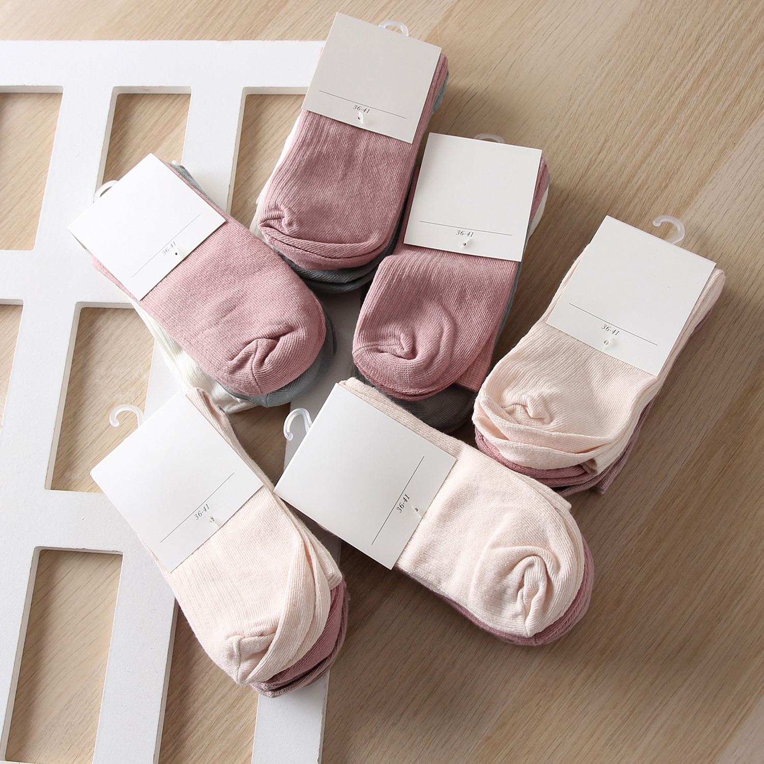 一卡三双舒适透气纯色中筒袜女