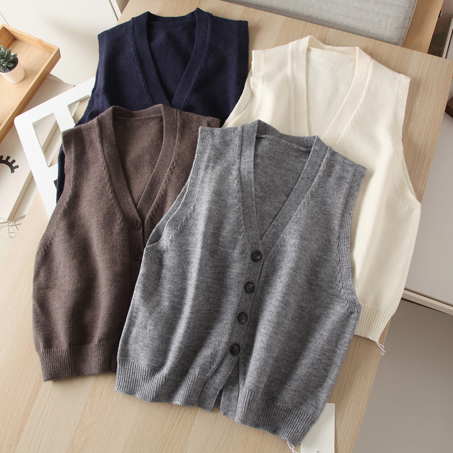 老钱风叠穿V领针织马甲背心女秋