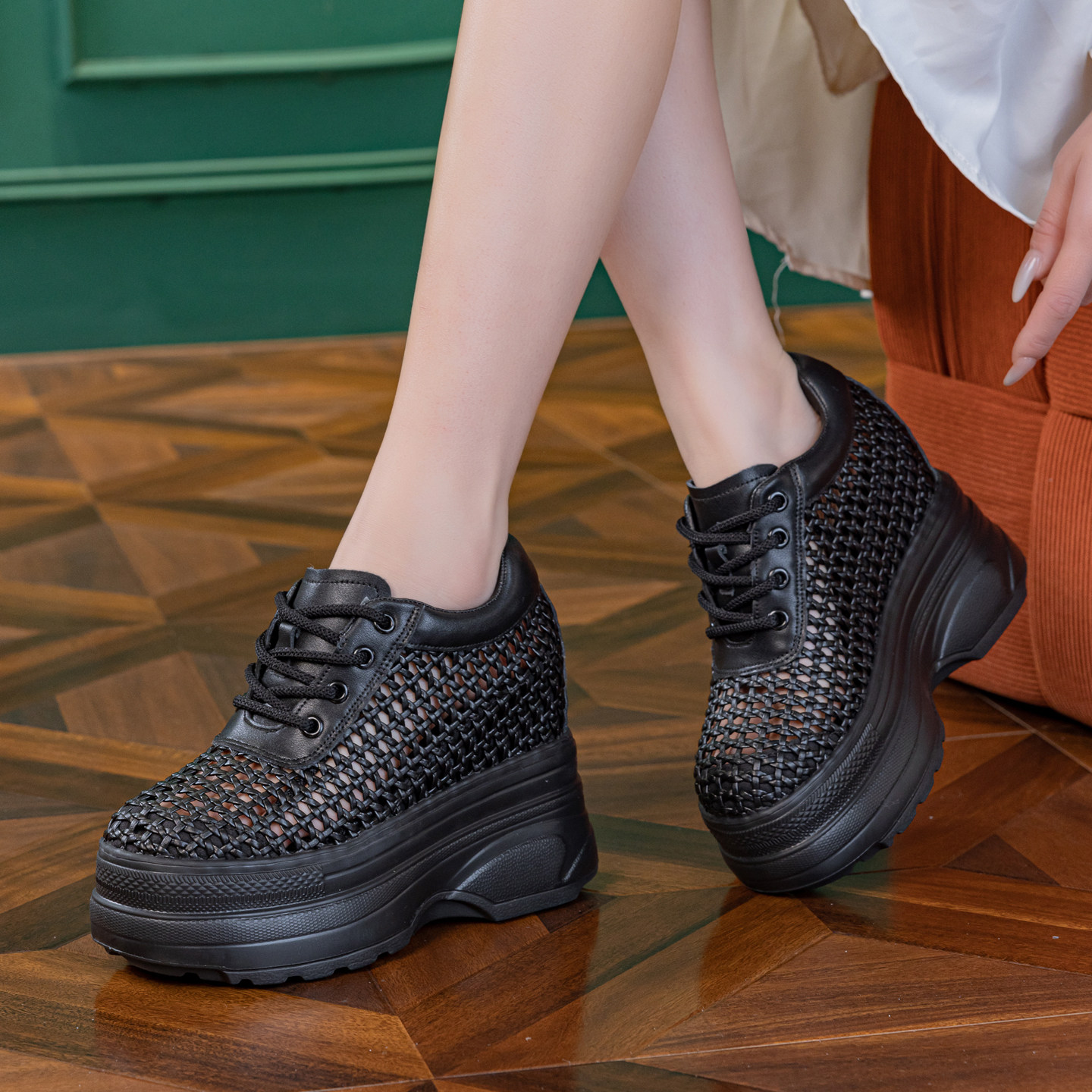 镂空内增高女鞋12厘米坡跟超高跟小个松糕鞋真皮百搭简约全黑板鞋,女鞋,松糕（摇摇）鞋,淘宝优惠券,粉丝福利购,淘宝优惠卷