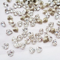 Белый 001 около 5,5*5 мм (1 кусок)