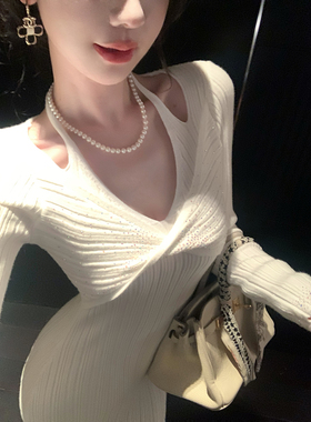 Sun雅乔【玲珑曲线】秋冬韩系纯欲交叉扭结挂脖针织长袖连衣裙