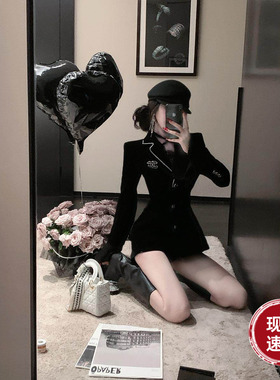 雅乔【都市图鉴】黑色亚光丝绒充绒收腰西装外套+高腰短裙裤套装