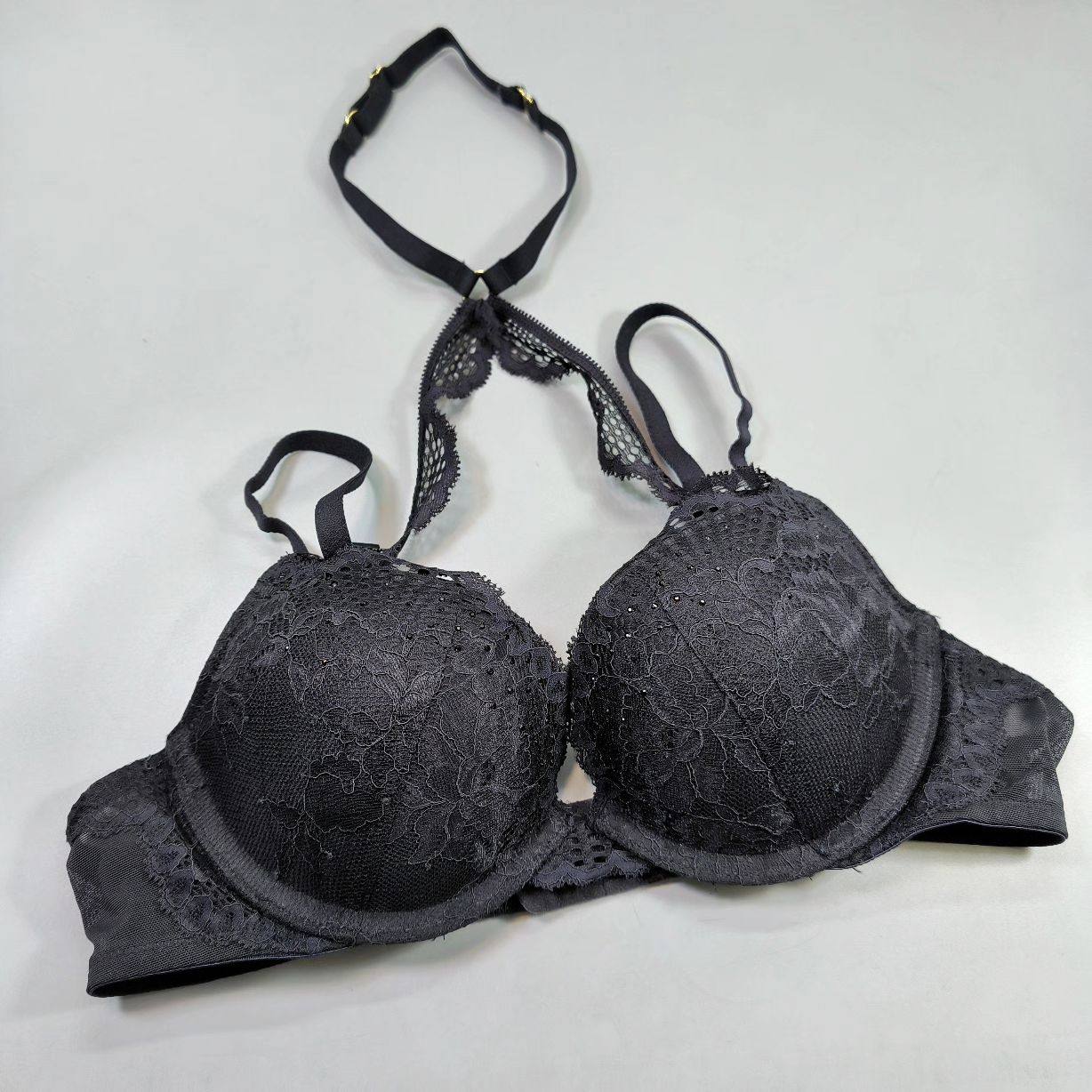 75A加拿大la黑蕾丝小钻点缀下厚上薄侧推小聚拢文胸性感挂脖设计