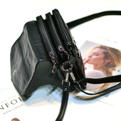 OULUYA时尚 休闲软皮信封三层多隔层单肩斜挎包女包包中年小羊皮纹