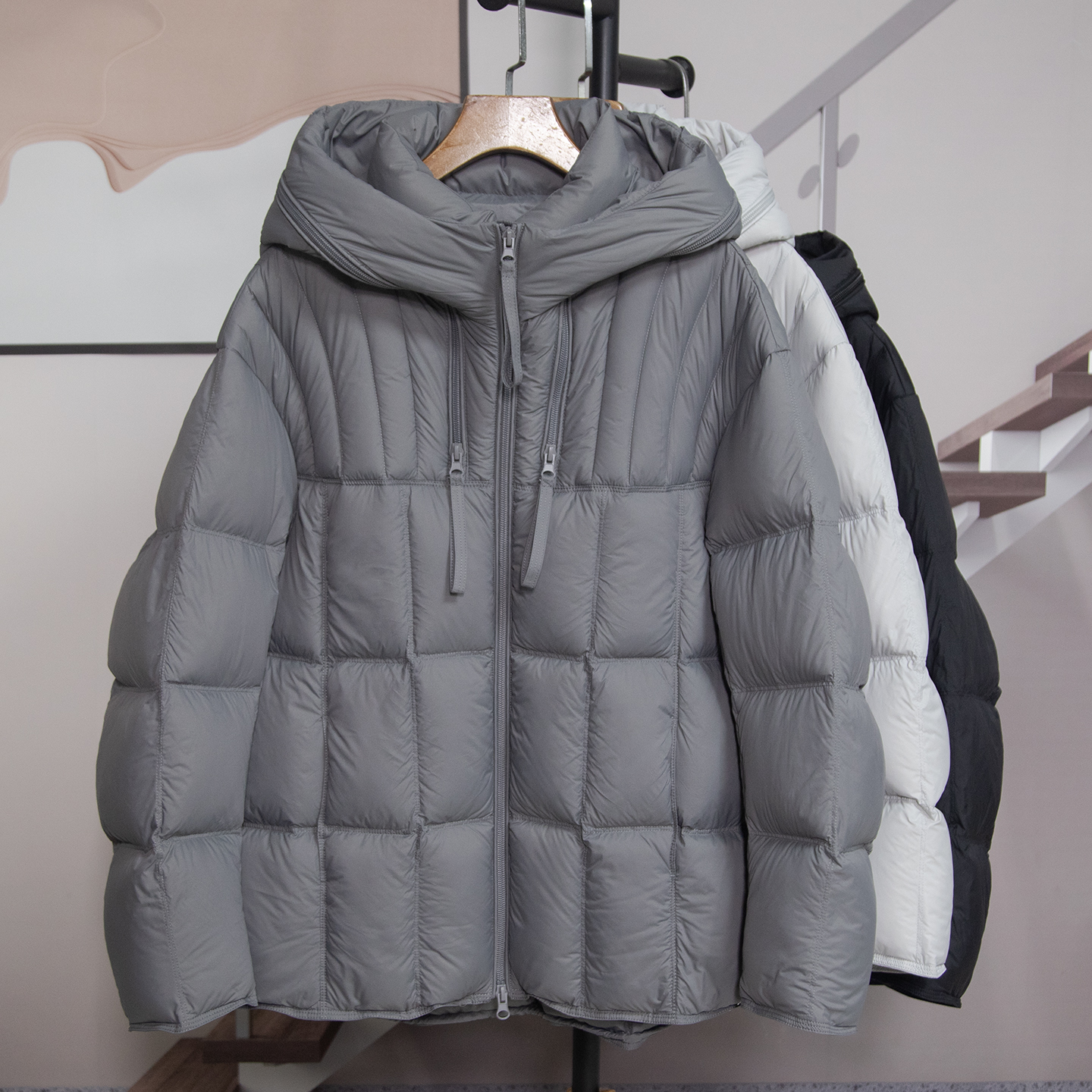 时尚洋气连帽白鸭绒羽绒服