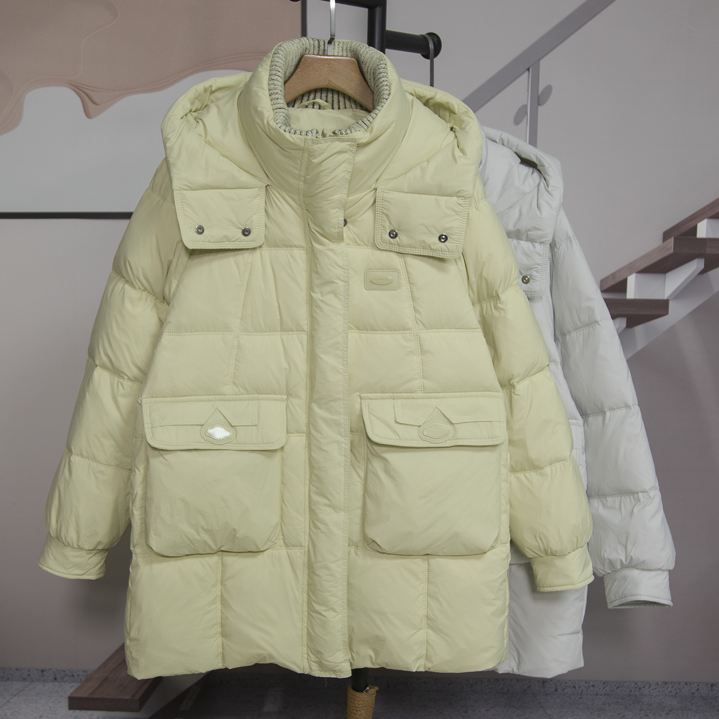 时尚宽松连帽中长款羽绒服