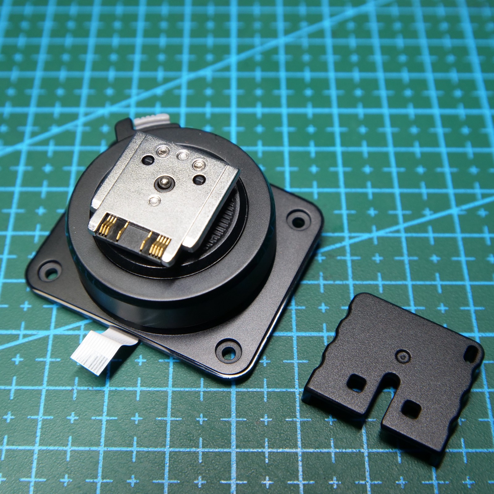 神牛V480S V1Mid闪光灯热靴底座全新原装送螺丝刀 - 实物图