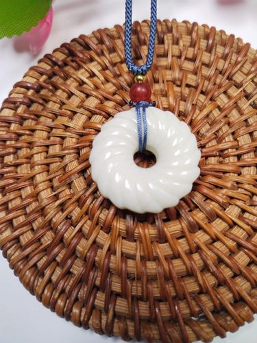 陕西女士宝宝吊坠挂件可爱甜甜圈万能饰品天然颈饰