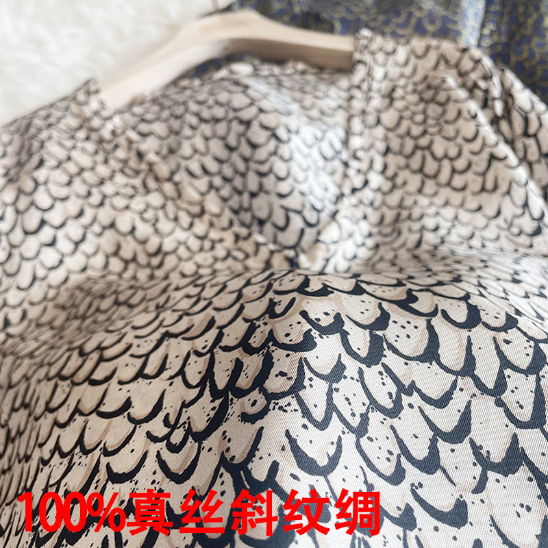 出口法式斜纹绸24姆米宽松真丝羽毛印花桑蚕丝V领长袖衬衫上衣女