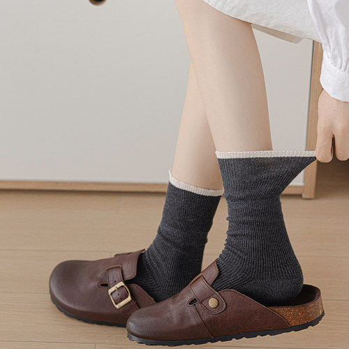 一款很优雅的袜子~双针纯棉配置~没啥特别但显示出一种特别的气质