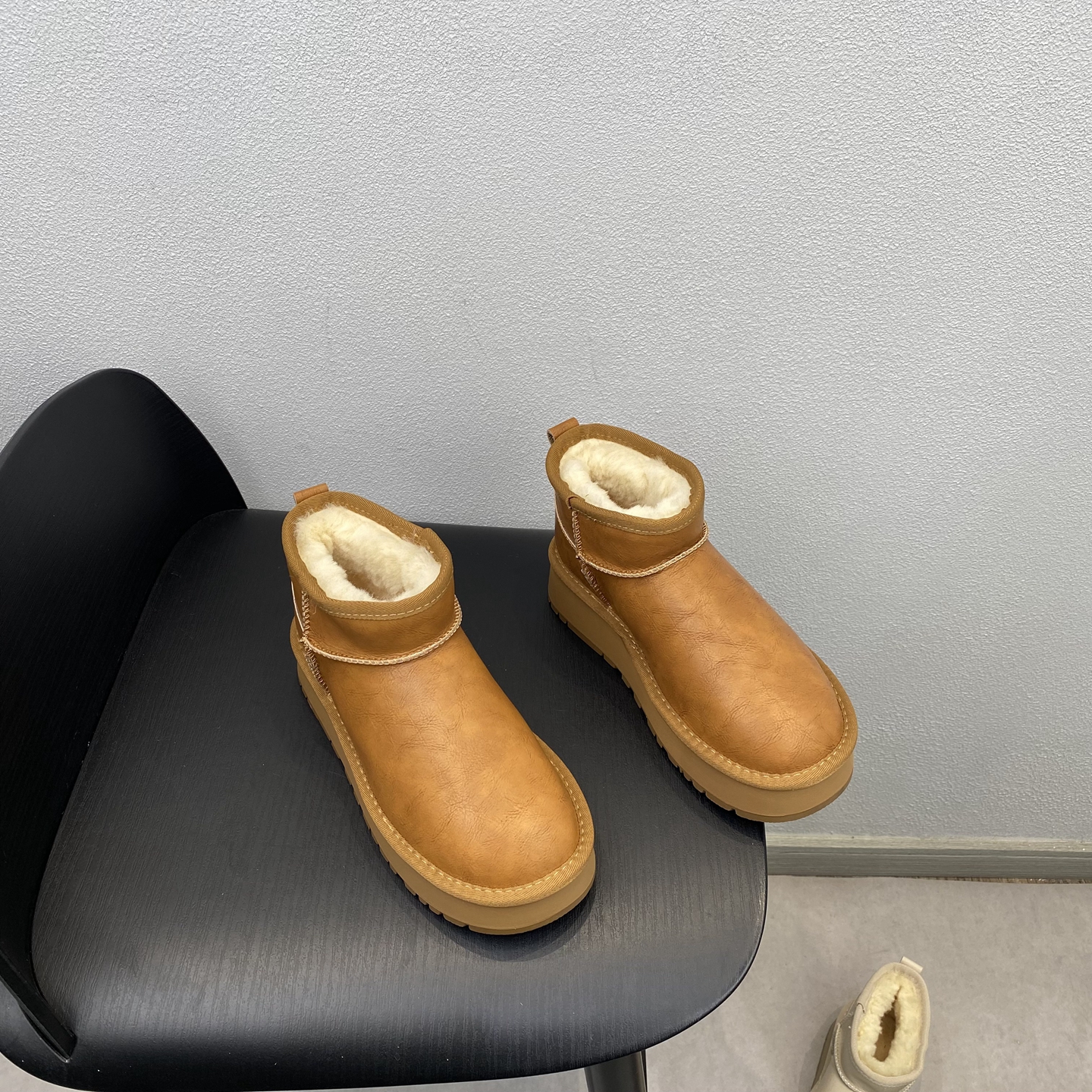 舒适百搭软皮面厚底保暖雪地靴