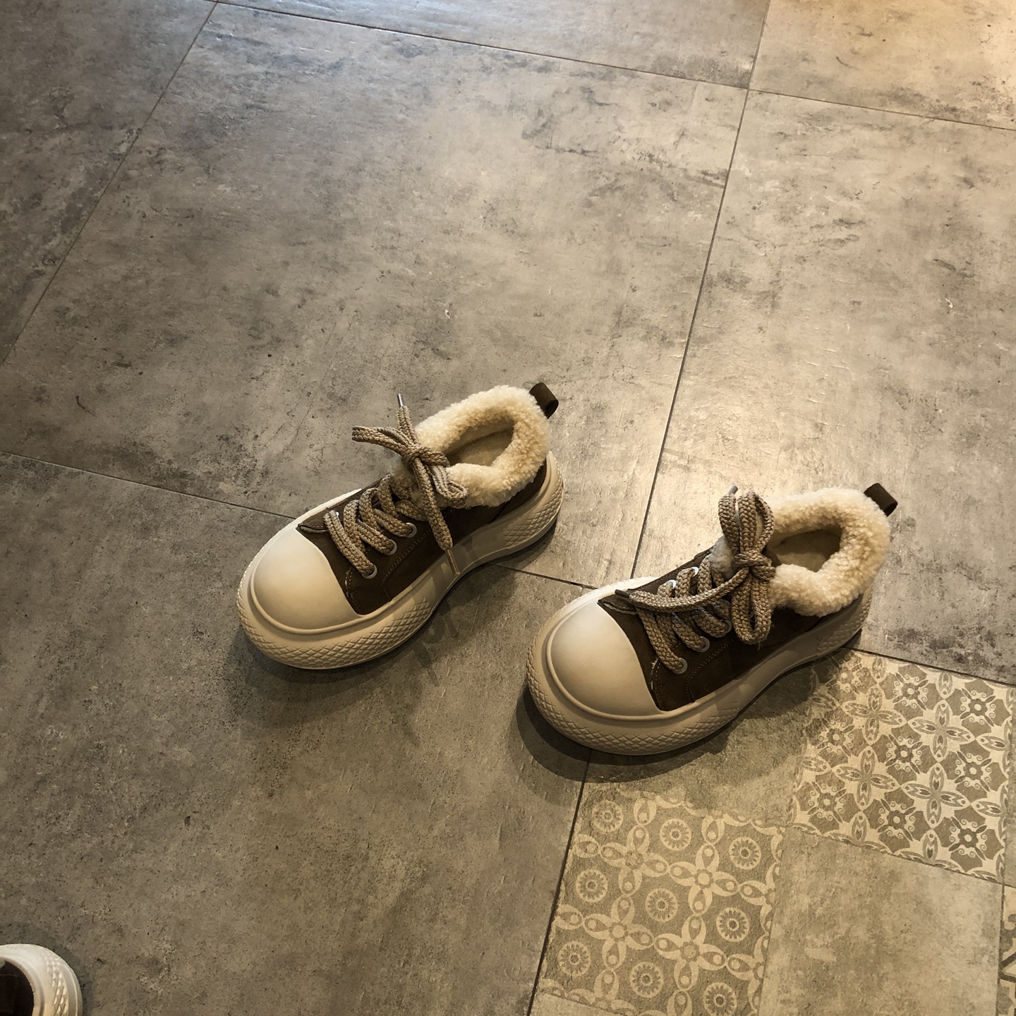 时尚百搭磨砂真皮厚底保暖休闲鞋