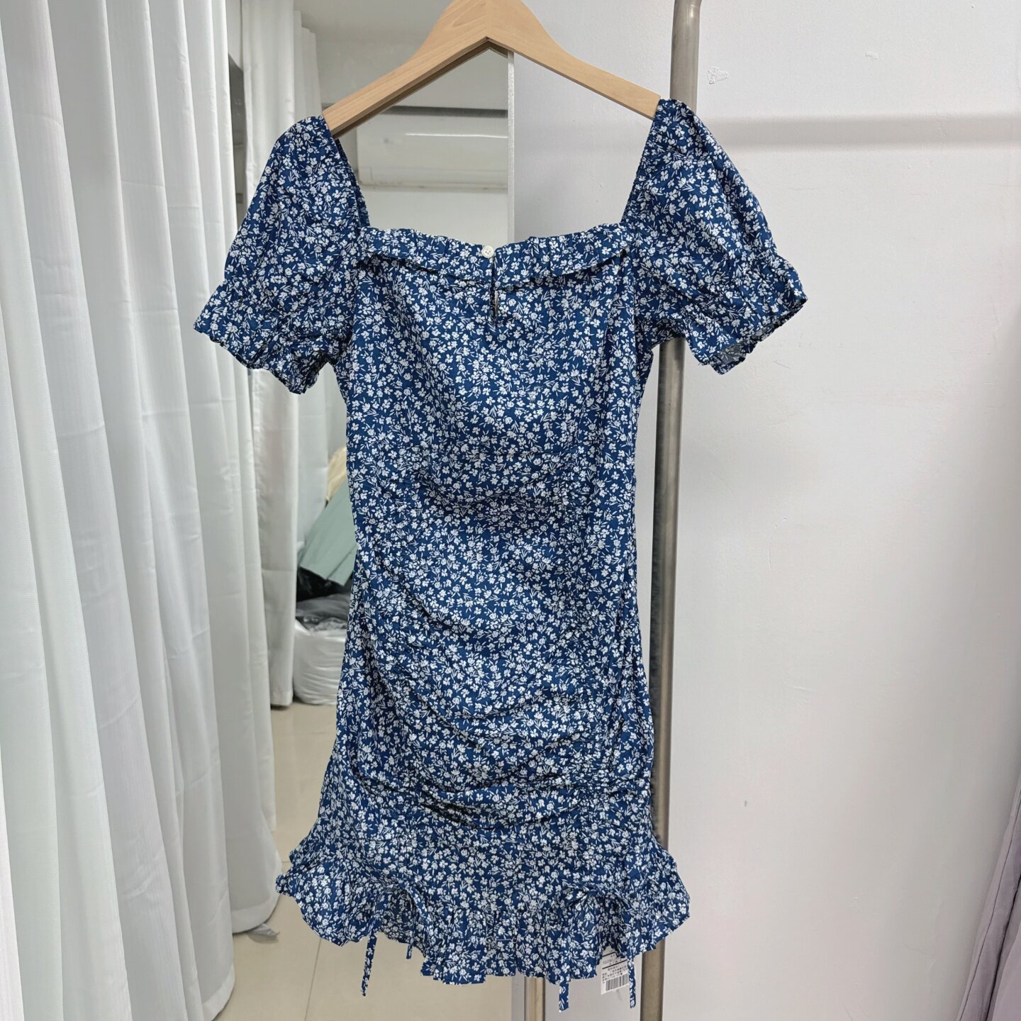 蓝色碎花连衣裙女夏季韩系辣妹设计感收腰显瘦抽绳泡泡袖短裙6926